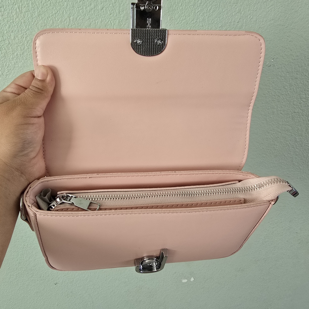 Pink Chain Shoulder Bag 🩷 - Picture 4 of 6
